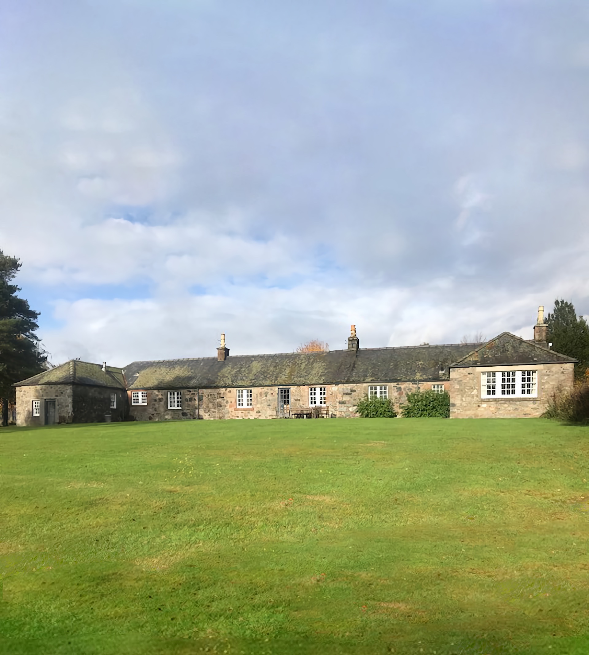 An exterior view of Wellbank Cottage