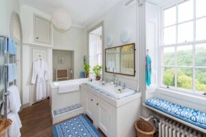 Airlie Castle · Bedroom bathroom